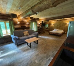 Четырёхместный номер №2 с красивым видом из окна в Дубки