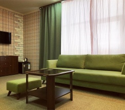Джуниор Cюит в Welcome House