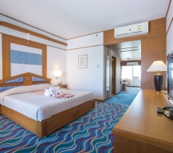 Номер Premier с балконом и с видом на море в Asia Cha Am Hotel