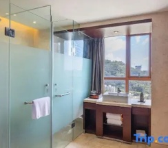 Люкс Deluxe с красивым видом из окна в Sanya Phoenix Waterside Gloria Resort