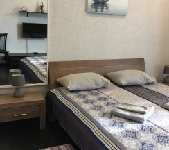 Трехместный номер с балконом в ВладСтар Инн