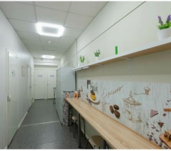 Кровать в 8-местном общем номере (Желтый) в Гости в гости