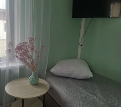 Номер с отдельным входом, двуспальная и односпальная кровати. в Аршан