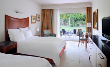 Четырёхместный номер Deluxe с видом на бассейн в Naama Bay Promenade Beach Resort by Accor