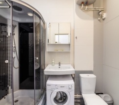 Улучшенная студия с кроватью king size и балконом в Pulkovo Apart