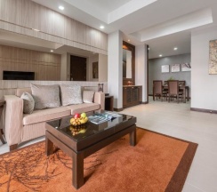 Трёхместный люкс Executive в Grand Asoke Suites Boutique Residence
