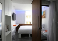 Двухместная Box 5.5 двуспальная кровать в S Box Sukhumvit Hotel