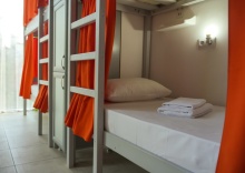 505 женский шести местный с двух ярусными кроватями нижнее в Sunny Sochi Hostel