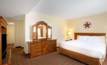 Двухместные апартаменты с видом на город (двуспальная кровать) в La Quinta Inn by Wyndham Austin Capitol / Downtown