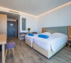 Двухместный номер Standard с видом на горы (двуспальная кровать) в Protaras Plaza Hotel