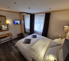 Шале c 1 комнатой с красивым видом из окна в Аврора Country House