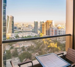 Семейные апартаменты с 2 комнатами с видом на город в Mercure Barsha Heights
