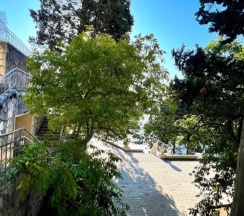 Сюит с видом на Гагру и море с балконом в Garden Resort