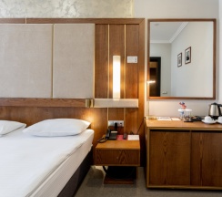 Двухместный номер Standard с красивым видом из окна двуспальная кровать в Reikartz Sky Алматы