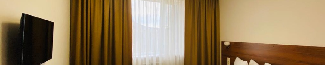 двухместный с двуспальной кроватью (без балкона) в Корона