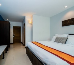 Студия Deluxe с балконом в Kata Tranquil Villa