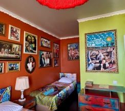 Кровать в 3-местном общем женском номере Фрида в Дом Радости