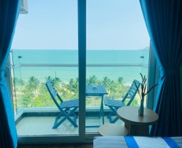 Трёхместный номер Deluxe с балконом и с видом на море в Blue Pearl Hotel