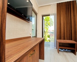 Двухместный полулюкс двуспальная кровать в Ninel