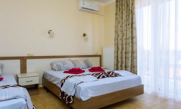 3-местный номер стандарт с балконом в ТриО