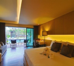 Четырёхместный номер Pool Access Sunset Deluxe с балконом в Phuket Graceland Resort And Spa