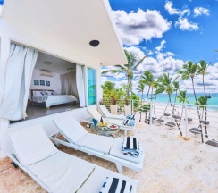 Апартаменты в Incredible 4BR Beachfront Penthouse with Ocean View