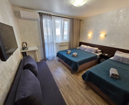 Трехместный номер с балконом в Delta nova