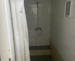 Кровать в общем номере в Чкалофф