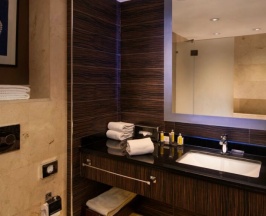 Двухместный люкс Marriott c 1 комнатой с видом на город двуспальная кровать в Armenia Marriott Hotel Yerevan
