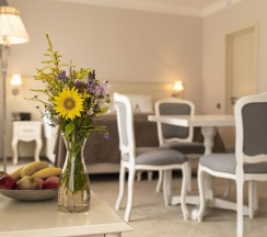 Номер люкс, корпус Нумера купца Озерова в Русские Сезоны