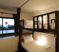 Кровать в общем номере (женский номер) в Balcony Party Hostel Beachfront - Adults Only