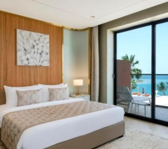 Двухместный номер Premium с видом на море двуспальная кровать в Voco Monaco Dubai