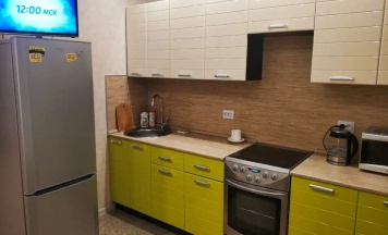 Четырёхместные апартаменты с балконом и с видом на город в Апартаменты Fresh Room on Stroiteley