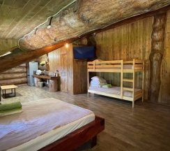 Четырёхместный номер №3 с красивым видом из окна в Дубки