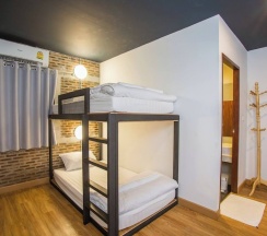 Двухместный номер Standard двухъярусная кровать в Give Me 5 Hostel