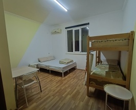 Стандартный четырехместный номер в Другое место