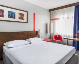 Стандарт с одной двуспальной кроватью в Cosmos Moscow Sheremetyevo Airport Hotel