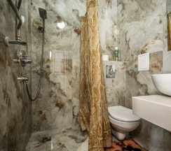 Номер люкс с 1 двуспальной кроватью в Изумруд