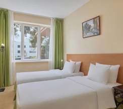 Четырёхместный номер семейный Стандарт с 2 комнатами с балконом в Alean Family Riviera