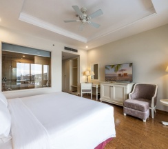 Двухместный номер Deluxe с видом на океан двуспальная кровать в Vinpearl Resort & Spa Nha Trang Bay