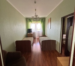 Люкс двухкомнатный с балконом в Николаевский