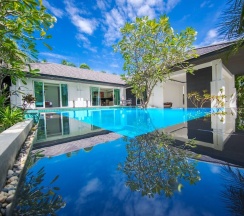Вилла Luxury с 4 комнатами с видом на бассейн в Villas In Pattaya
