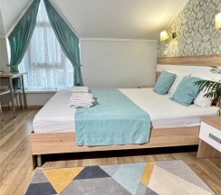 Люкс с ванной трехместный в Provance