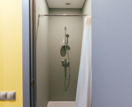 Кровать в четырехместном номере в BookBox