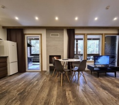 Шале c 1 комнатой с красивым видом из окна в Аврора Country House