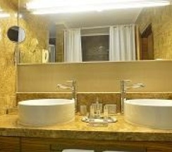 3-комнатный номер люкс с 1 двуспальной кроватью в Юрибей