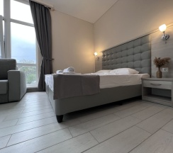 Luxe с балконом в Moon