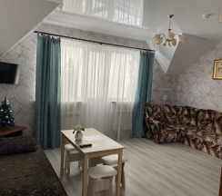 Шестиместный номер Economy с балконом и с красивым видом из окна в Дюна-центр