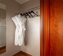 Супериор с двумя кроватями и диваном 4 этаж в Renartiss Isaakiy St. Petersburg hotel