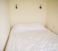 Двухместный коттедж с красивым видом из окна двуспальная кровать в Банный остров